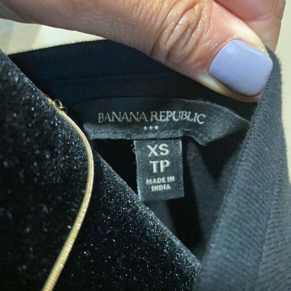 Banana Republic | Pleat Hem Top - Picture 7 of 12